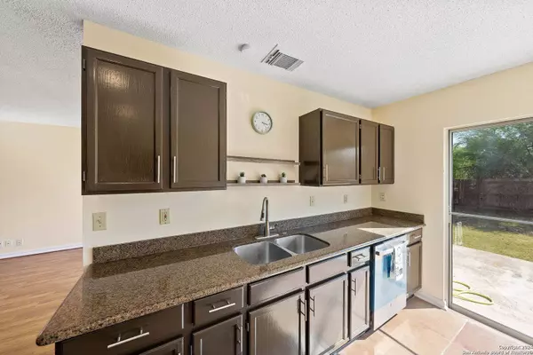 8058 Talkenhorn, Converse, TX 78109-3237