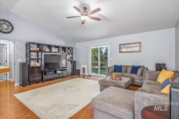 1383 N Tasavol Ave, Kuna, ID 83634