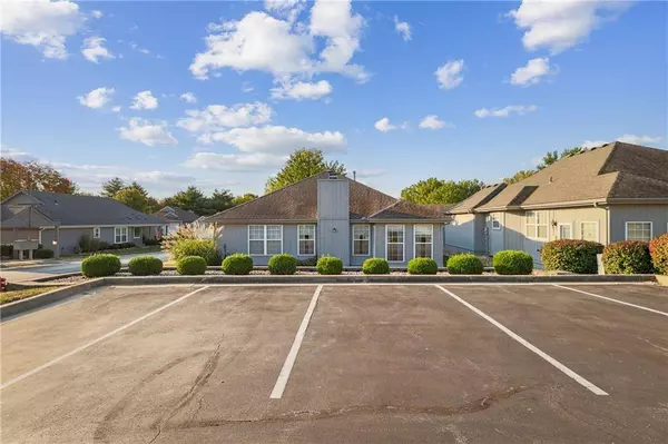 401 NW Augusta CT, Blue Springs, MO 64014