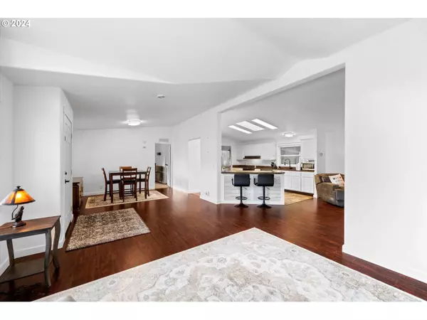 18780 CENTRAL POINT RD, Oregon City, OR 97045