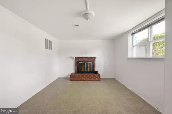 4619 EVANSDALE RD, Woodbridge, VA 22193