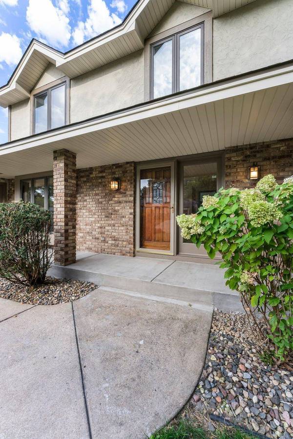 5878 Royal Oaks DR, Shoreview, MN 55126