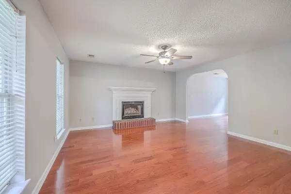 313 Camelot Dr, Goose Creek, SC 29445