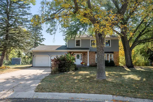 10125 Goodrich CIR, Bloomington, MN 55437