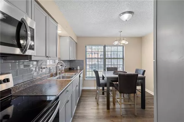 6615 E 51st TER, Kansas City, MO 64129