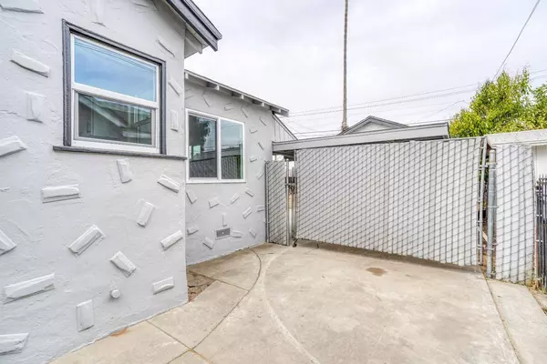 4561 E Madison Avenue, Fresno, CA 93702