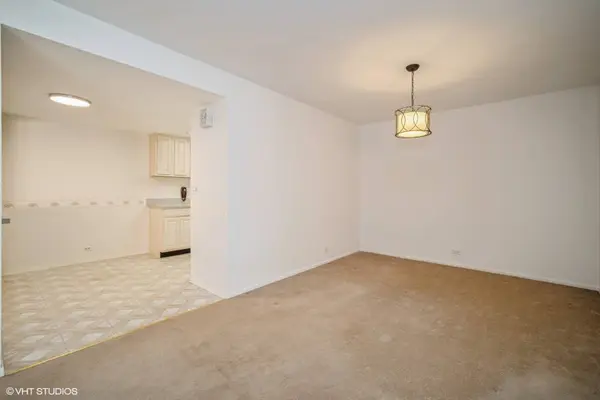 1 Windermere on Duxbury, Rolling Meadows, IL 60008