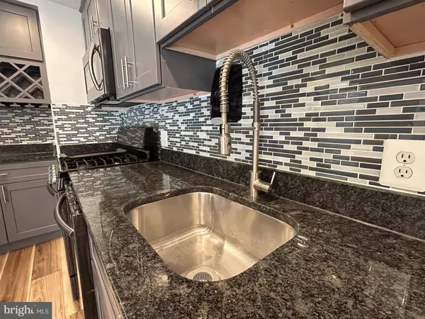 12717 GORDON BLVD #116, Woodbridge, VA 22192