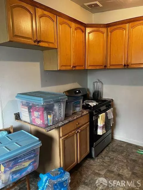 1127 Newbridge ST, East Palo Alto, CA 94303