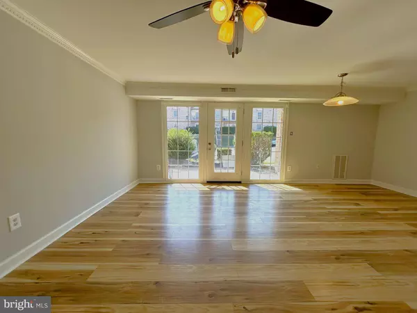 12717 GORDON BLVD #116, Woodbridge, VA 22192