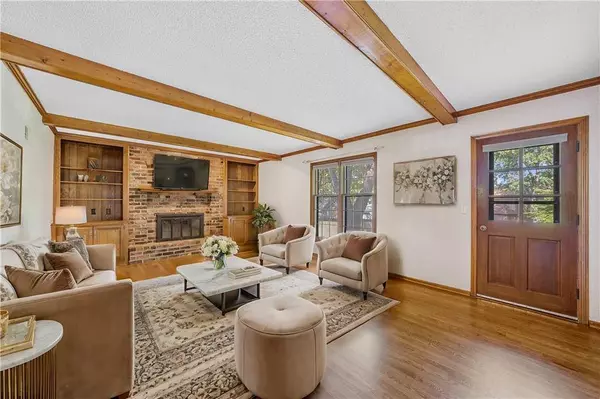 9114 W 113th ST, Overland Park, KS 66210