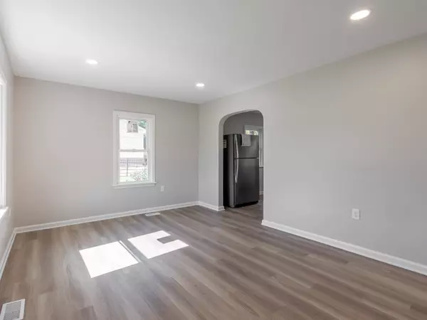 212 E LEE HWY, New Market, VA 22844