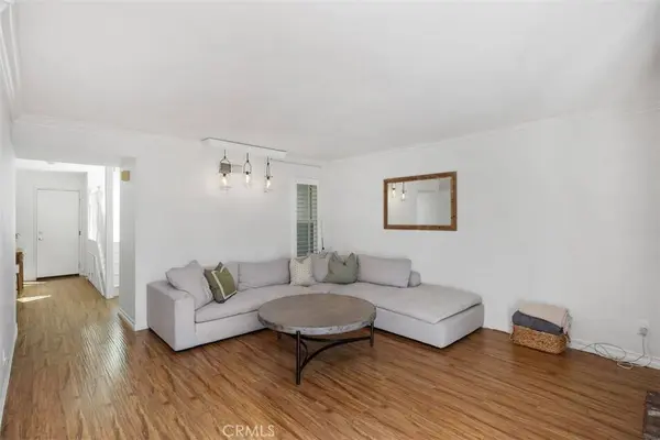 2442 Elden AVE #7, Costa Mesa, CA 92627