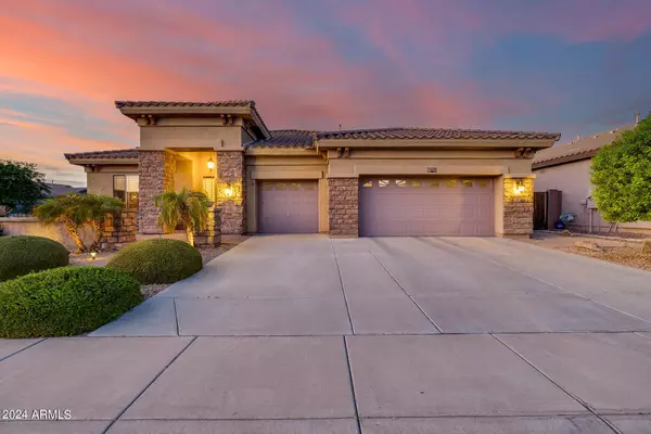 2438 W CAVEDALE Drive, Phoenix, AZ 85085