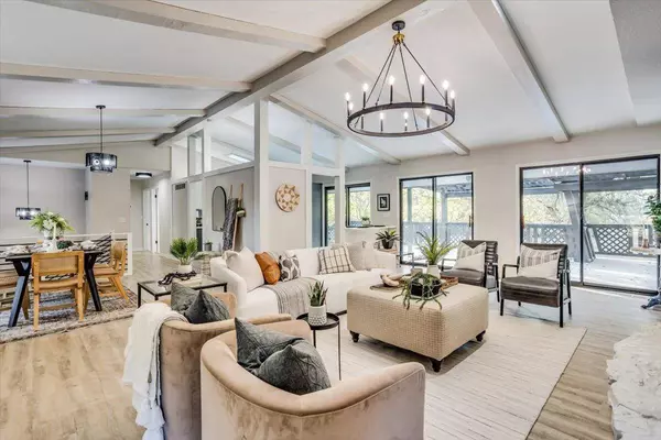 1301 W Sullivan Cir, Wichita, KS 67204-2645