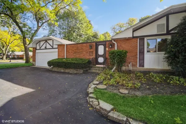 1 Windermere on Duxbury, Rolling Meadows, IL 60008