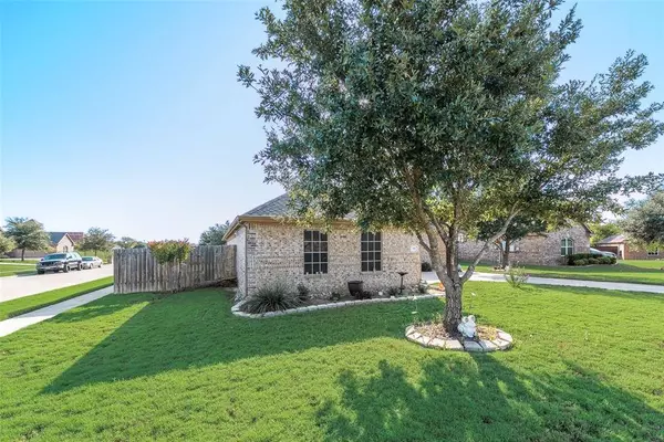 501 Ivy Court, Red Oak, TX 75154