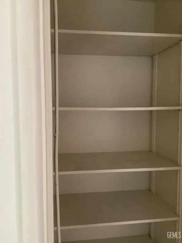 1305 Vanderbilt Drive, Bakersfield, CA 93305