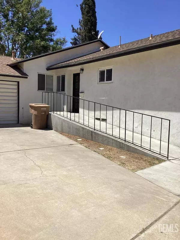 1305 Vanderbilt Drive, Bakersfield, CA 93305