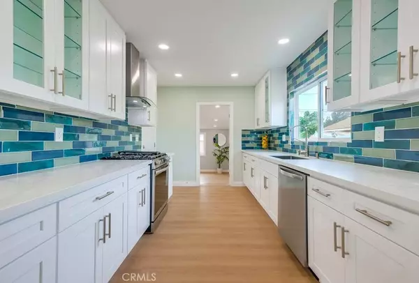 11868 209th ST, Lakewood, CA 90715