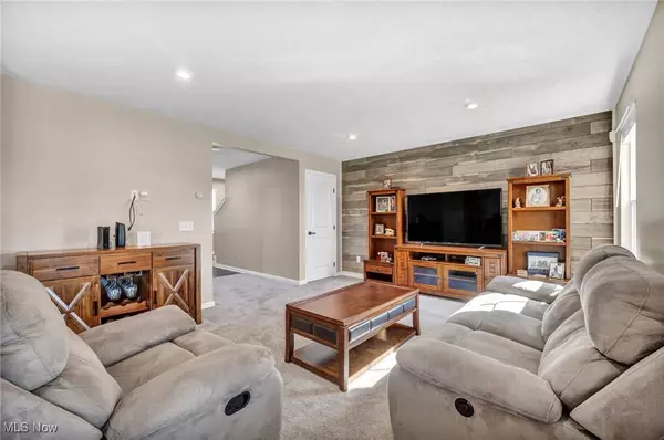 9248 Nash LN, North Ridgeville, OH 44039