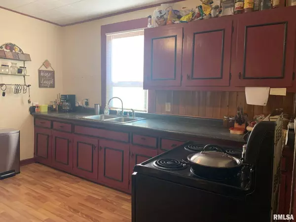 303 S 10TH ST, Quincy, IL 62301