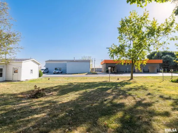 105 N GREEN ST, Roanoke, IL 61561