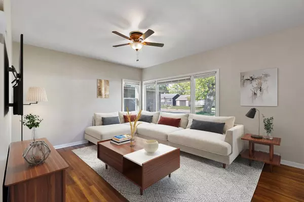 1533 Oakwood AVE, Dekalb, IL 60115