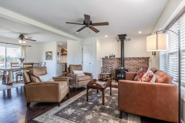 17340 Peach Ridge NW Avenue, Kent City, MI 49330