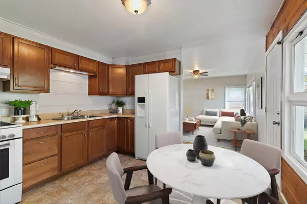 1533 Oakwood AVE, Dekalb, IL 60115