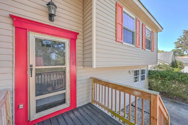 242 Apache Dr, Summerville, SC 29483