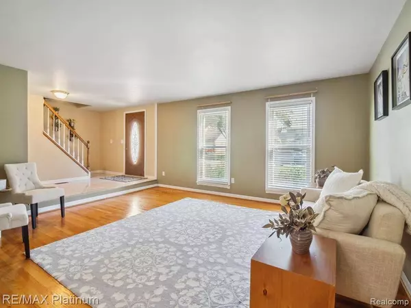 22081 SHADYBROOK Drive, Novi, MI 48375