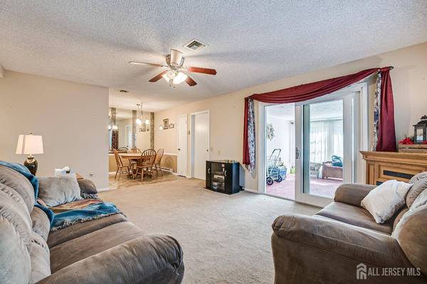 155 Pelham LN #B, Monroe, NJ 08831