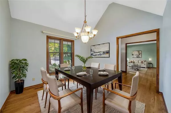 9114 W 113th ST, Overland Park, KS 66210