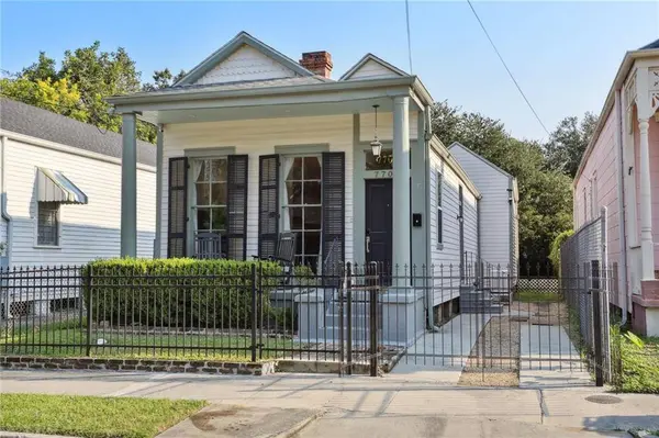 7707 OAK ST, New Orleans, LA 70118