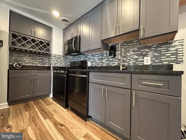 12717 GORDON BLVD #116, Woodbridge, VA 22192