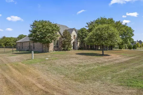 2725 Wolf Creek Drive, Lucas, TX 75002