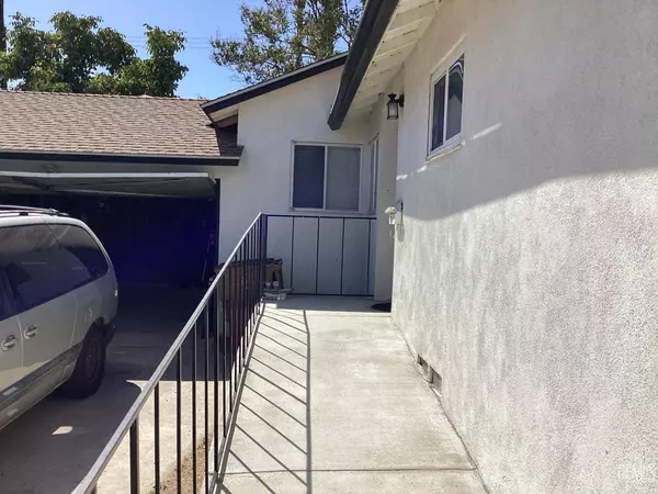 1305 Vanderbilt Drive, Bakersfield, CA 93305