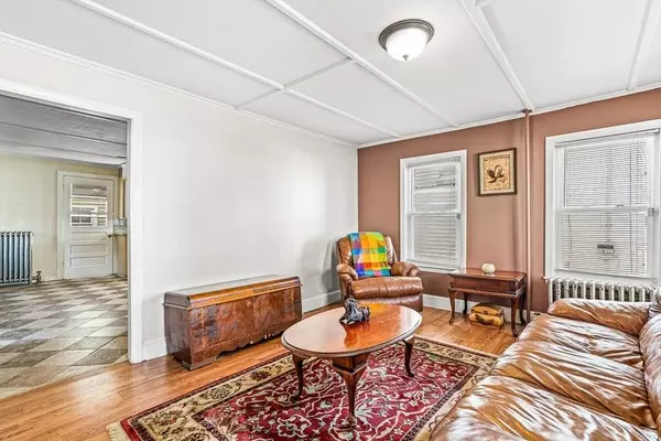 2 Mulberry St, Haverhill, MA 01830