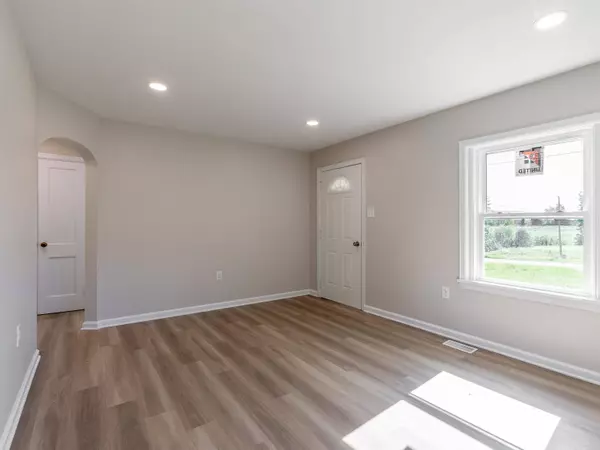 212 E LEE HWY, New Market, VA 22844