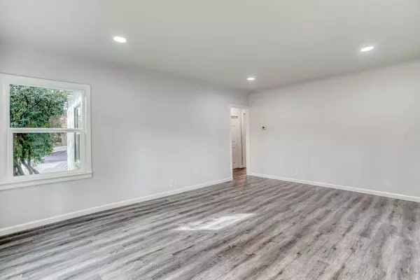 4561 E Madison Avenue, Fresno, CA 93702