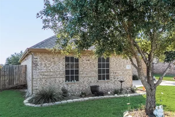 501 Ivy Court, Red Oak, TX 75154