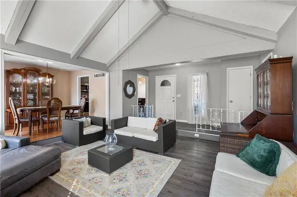 6615 E 51st TER, Kansas City, MO 64129