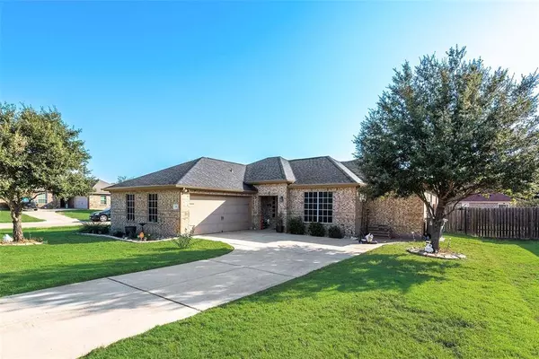 501 Ivy Court, Red Oak, TX 75154