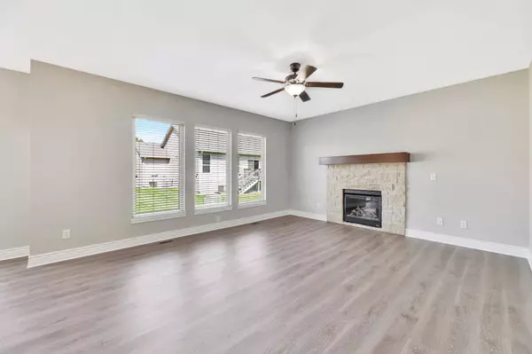 933 W Threewood Ct, Andover, KS 67002