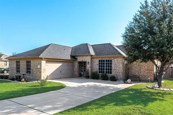 501 Ivy Court, Red Oak, TX 75154