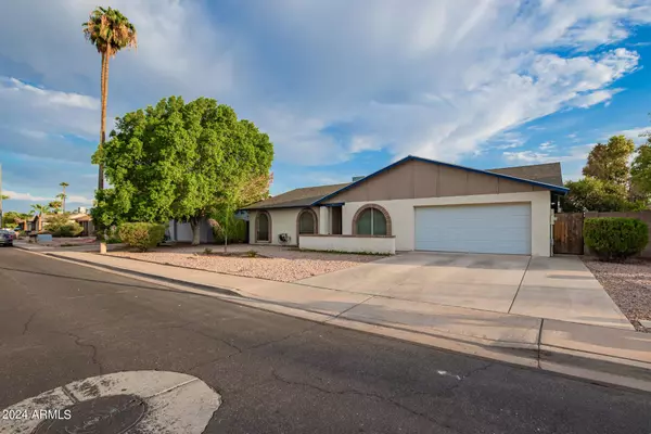 837 W LINDNER Avenue, Mesa, AZ 85210