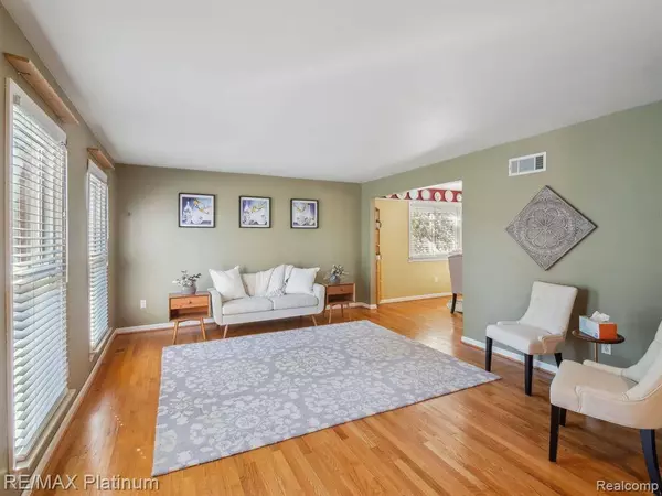 22081 SHADYBROOK Drive, Novi, MI 48375