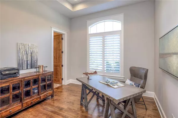 2531 W 162nd TER, Overland Park, KS 66085