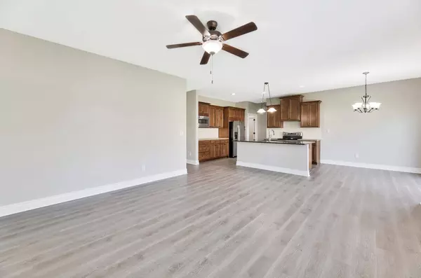 933 W Threewood Ct, Andover, KS 67002